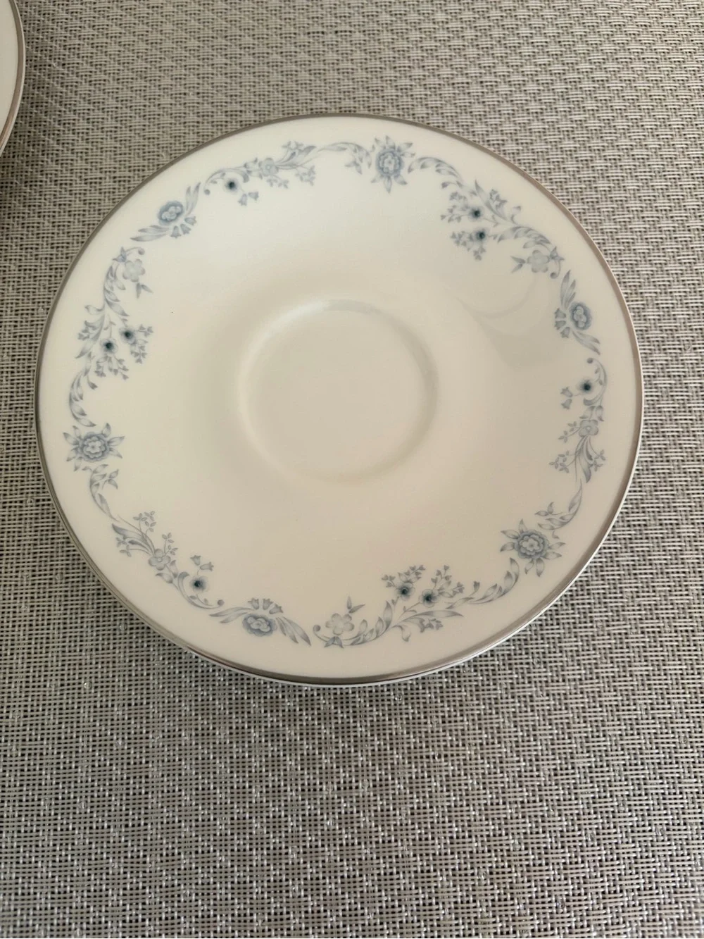 Share Royal Doulton Angelique H4997 - Tea Cup & Saucer Set, Fine Bone China, set
